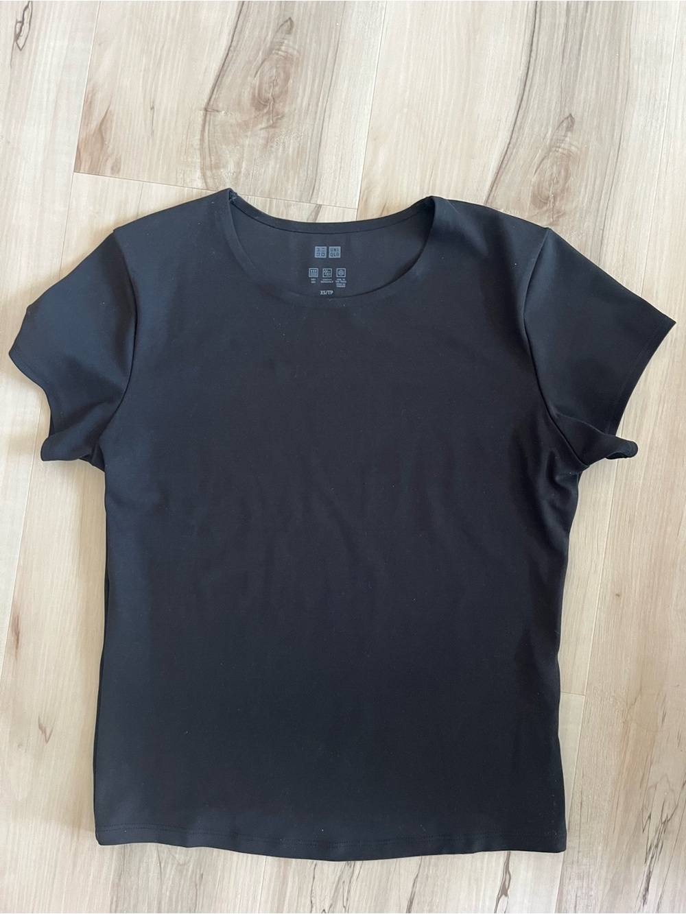 Uniqlo Black Crewneck Tee - Picture 2 of 2